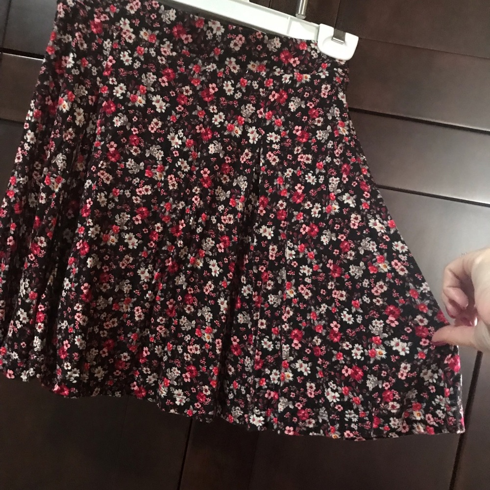 Forever 21 black floral skirt